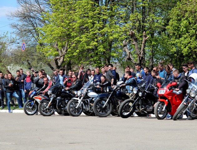 «Autodayschool» у Луцькому НТУ: байкери, автомобілі відомих брендів та перші спроби за кермом