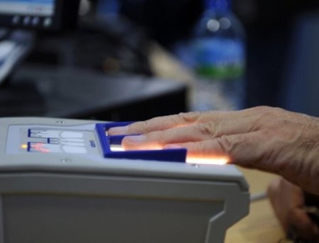 Україна вводить біометричний контроль для всіх громадян РФ раніше, ніж планувалося