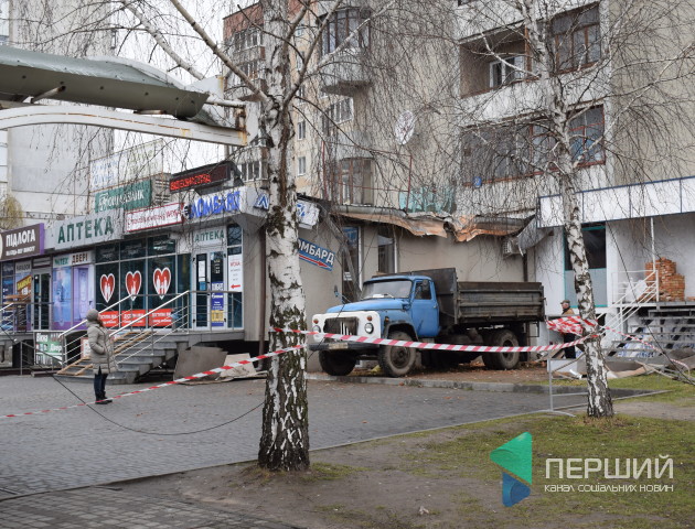 Повідомили подробиці обвалу даху будинку у Луцьку