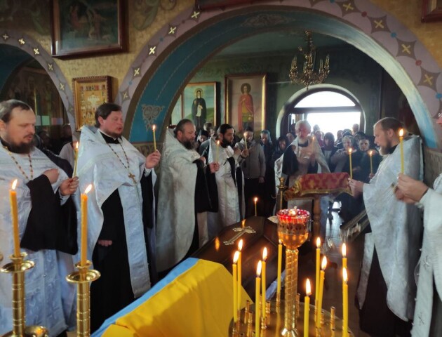 Попрощатися з передової приїхав і син-захисник: на Волині поховали загиблого  48-річного воїна