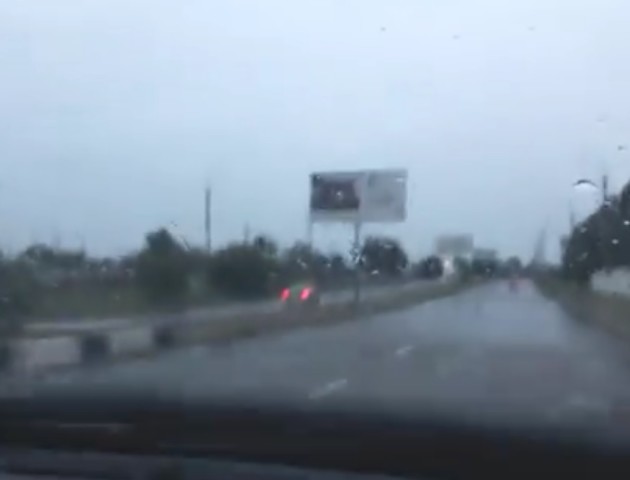 «Без клепки в голові», - у Луцьку водій гнав по зустрічній. ВІДЕО