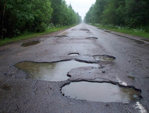 На Волині перевізники відмовляються їздити поганою дорогою