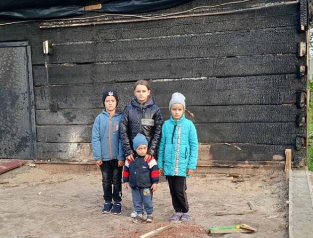 Вогонь залишив без даху над головою: на Волині  багатодітній сім'ї потрібна допомога