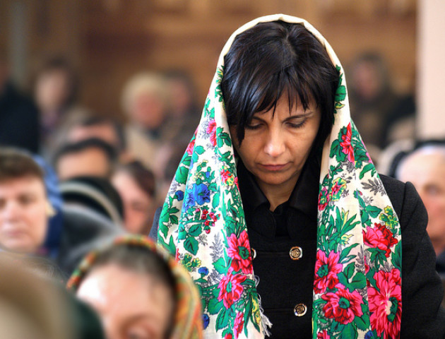 Жінки без хусток і відспівування католиків: ПЦУ змінить правила для вірян