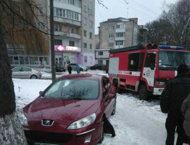 У Луцьку авто врізалося в дерево через приступ епілепсії у водійки, - ЗМІ