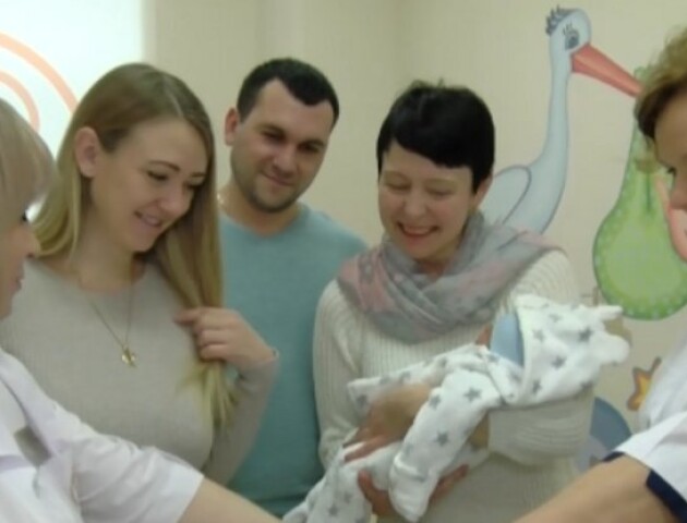 З перинатального центру в Луцьку виписали пацієнтку, яка першою стала на облік