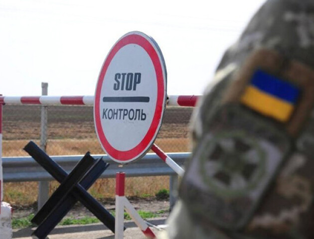 На Волині керівниця підприємства допомагала чоловікам виїхати за кордон