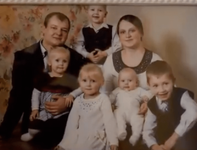 Чужих не буває: на Волині сім'я виховує шістьох власних та стільки ж усиновлених дітей. ВІДЕО
