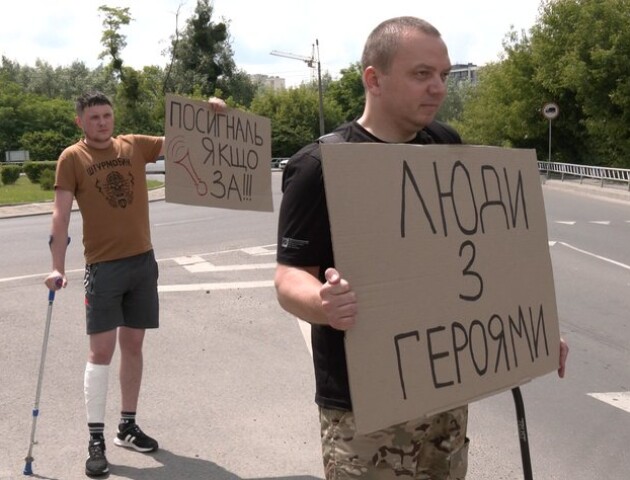 Поранені бійці влаштували акцію у Луцьку: що відомо
