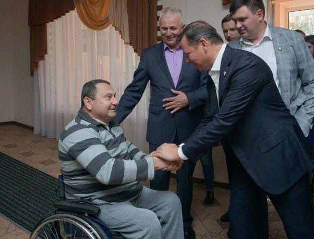 Волинські радикали привітали з днем народження однопартійця з геріатричного пансіонату