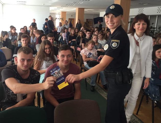 Студенів волинського вишу «заманювали» у Патрульну поліцію. ФОТО