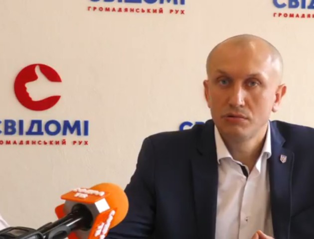 Депутат Луцькради підписав меморандум про співпрацю із рухом «Свідомі». ВІДЕО