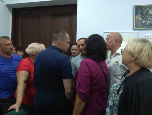 «Прив'язати Петрочука, як Башкаленка!!!»: у Луцькраді скандалять через торговий центр