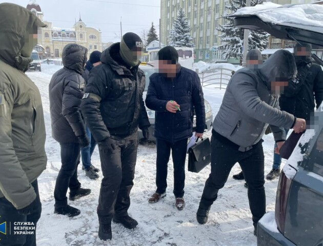 У Луцьку на хабарі затримали посадовця Служби місцевих автодоріг