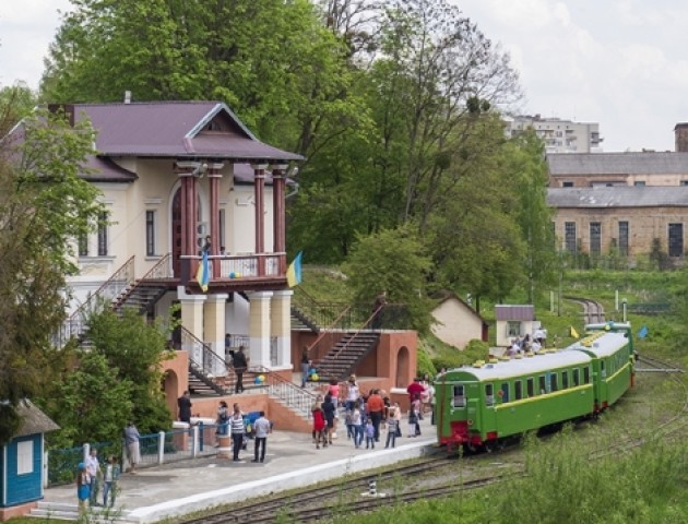 У Луцьку запрацювала дитяча залізниця. ВІДЕО