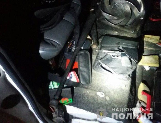 На Рівненщині поліція затримала озброєного лучанина. ФОТО