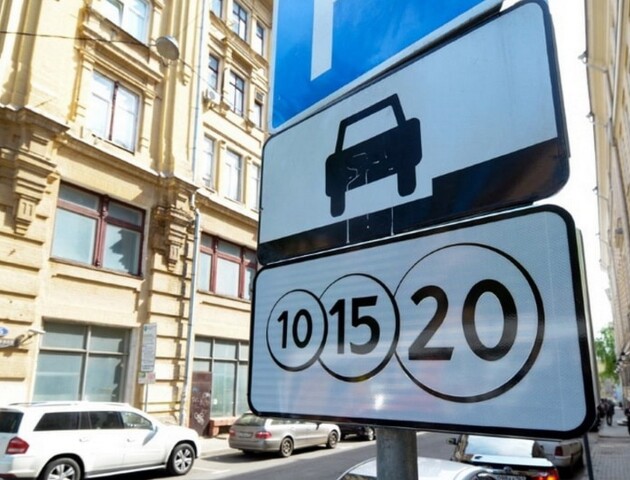 На перехресті в Луцьку «доставлять» місця для паркування