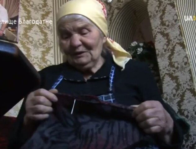 85-річна волинянка вручну шиє ковдри для бійців на Сході
