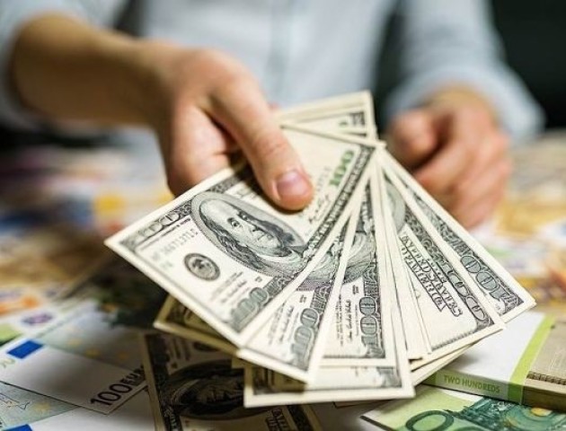 Курс валют на 8 лютого: долар і євро продовжують дешевшати