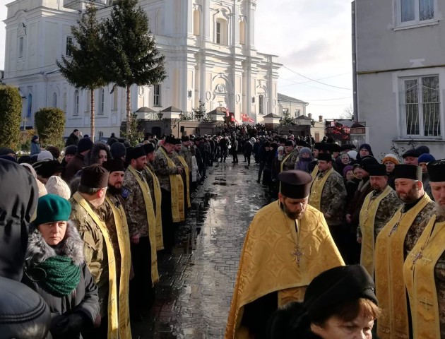 У центрі Луцька Порошенкові зробили «живий коридор». ФОТО