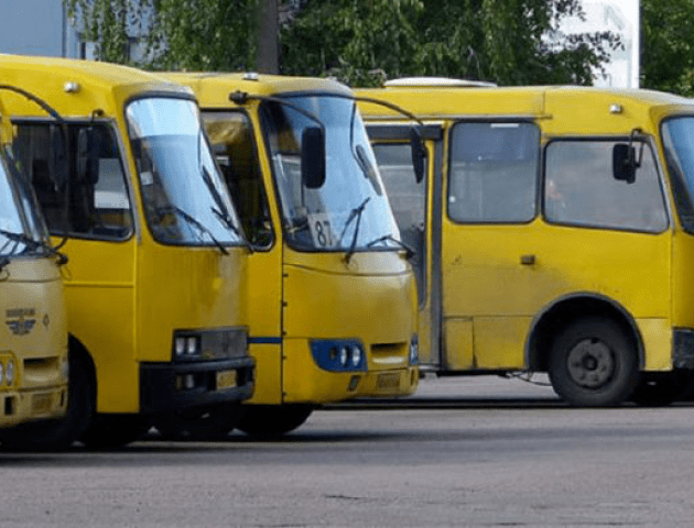 Лучан просять заходити у маршрутки через передні двері