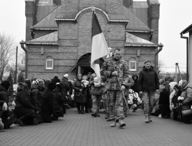 У Луцькій громаді провели в останню дорогу загиблих Героїв Сергія Каліщука та Євгена Марчука