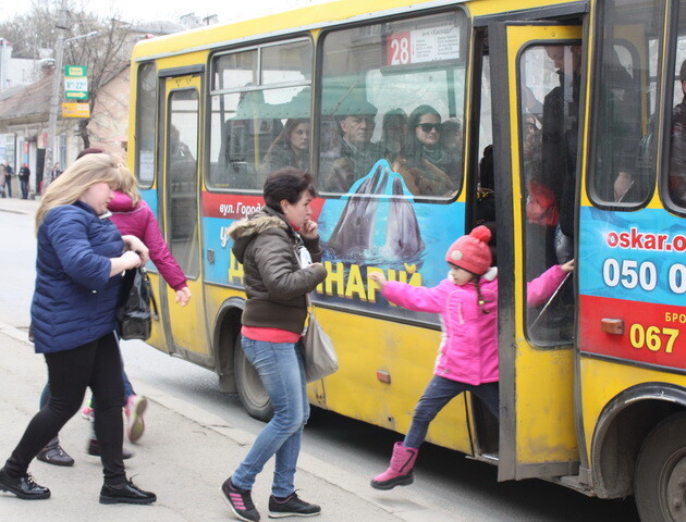 «Чиясь самодіяльність». У луцьких школах збирають непотрібну для електронних квитків інформацію