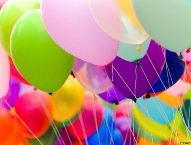 Замовили тролейбус – учні луцької школи креативно привітали вчительку. ВІДЕО