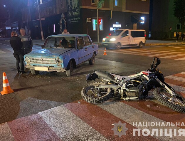 На Волині легковик зіткнувся з мотоциклом: є постраждалі
