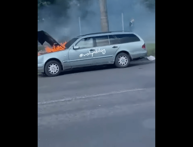 У Луцьку горів легковик. Відео