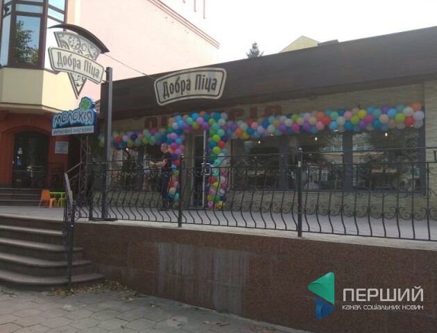 У центрі Луцька відкрилась нова піцерія. В меню – лише один вид піци