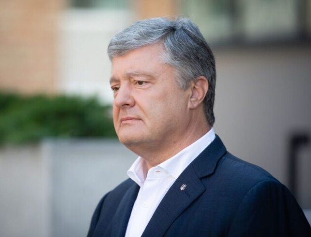 Суд арештував усе майно Порошенка