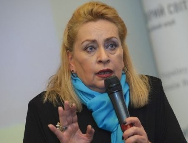 Психолог порадила українцям позбутися мотиватора «а що скажуть люди»