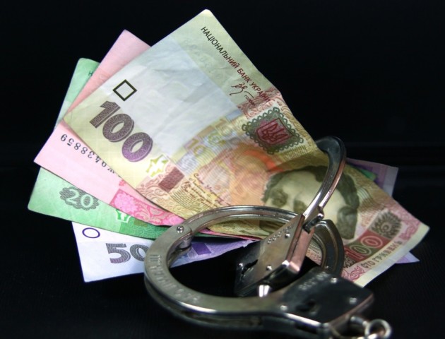 У Луцьку чоловік з дитиною на плечах вкрав з аптеки гроші