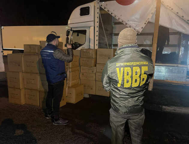 Через «Ягодин» псевдоволонтери завезли вінілові програвачі замість допомоги ЗСУ