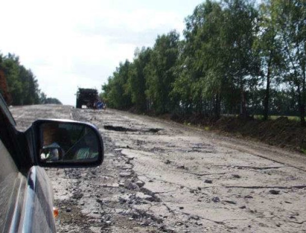 Луцькі дороги обіцяють полатати після зими. ВІДЕО
