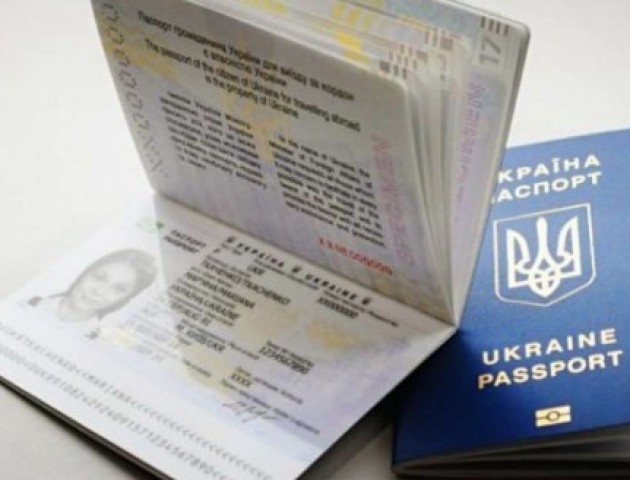 На Волині викрили злочинців, які незаконно легалізували іноземців
