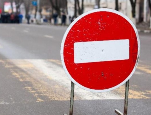 У Луцьку призупинять рух транспорту