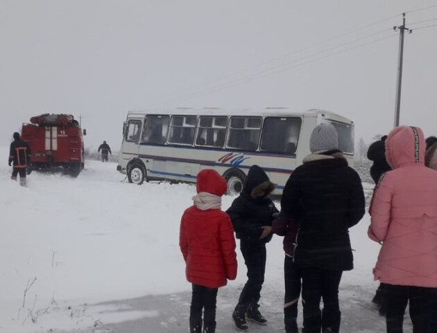 У селі на Волині діти два дні не ходять до школи, бо перемело дорогу