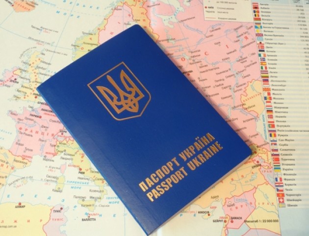 Куди найбільше виїжджають українці: основні напрямки