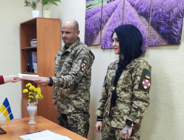 Бойова медикиня з Волині вийшла заміж у Краматорську