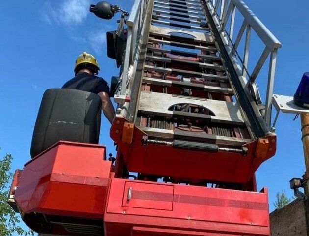 Найвища в області: луцьким рятувальникам передали польську пожежну автодрабину