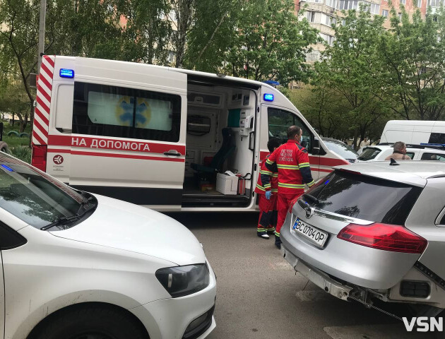 У луцькій багатоповерхівці загорілася квартира: людей евакуювали. ФОТО