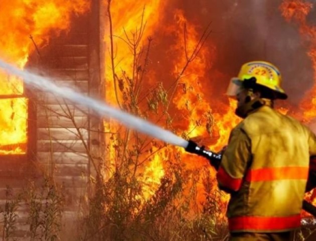 У Луцьку з пожежі врятували літнього чоловіка