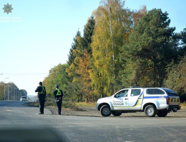 Волинські патрульні «заміряли швидкість» біля українсько-польського кордону. ВІДЕО