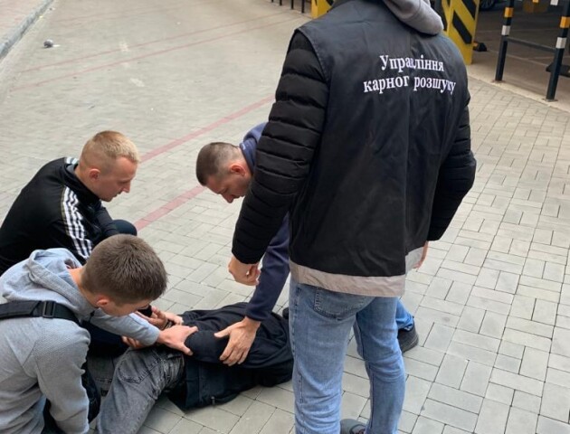 «Ваша донька потрапила в ДТП»: у Луцьку шахрай ошукав пенсіонерку на 5 тисяч доларів