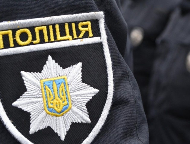 У Луцьку поліція затримала військового з пістолетом. ФОТО