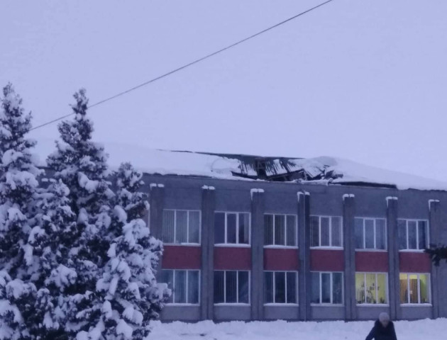 У сільському клубі на Волині обвалився дах. ФОТО