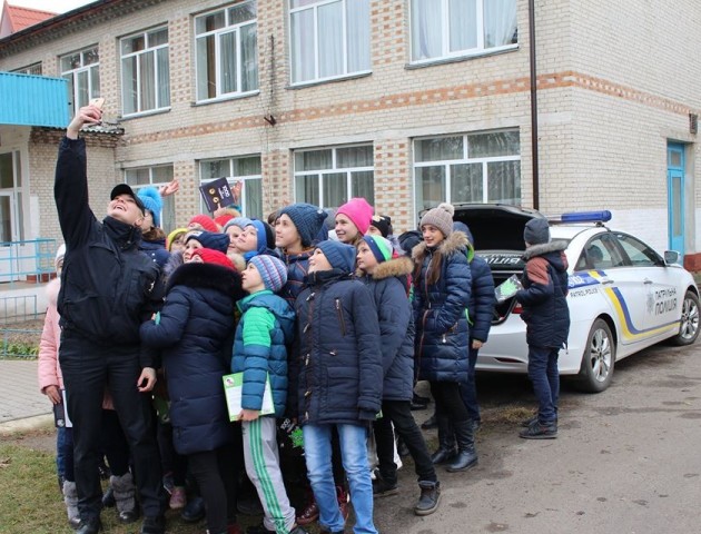 Патрульна поліція відвідала школу в Люблинці. ФОТО