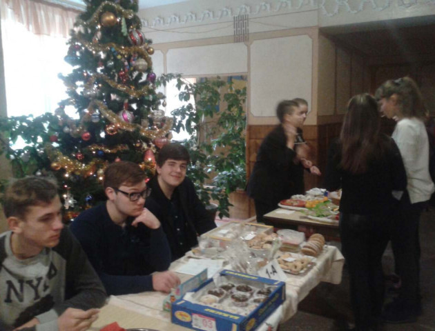 Луцькі школярі провели ярмарок, щоб допомогти бійцям АТО